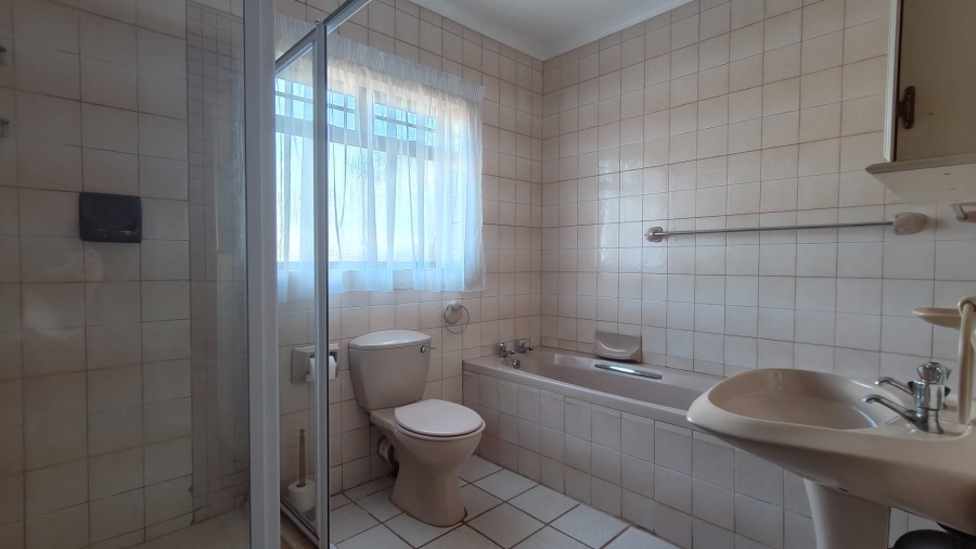 7 Bedroom Property for Sale in Bayview Western Cape